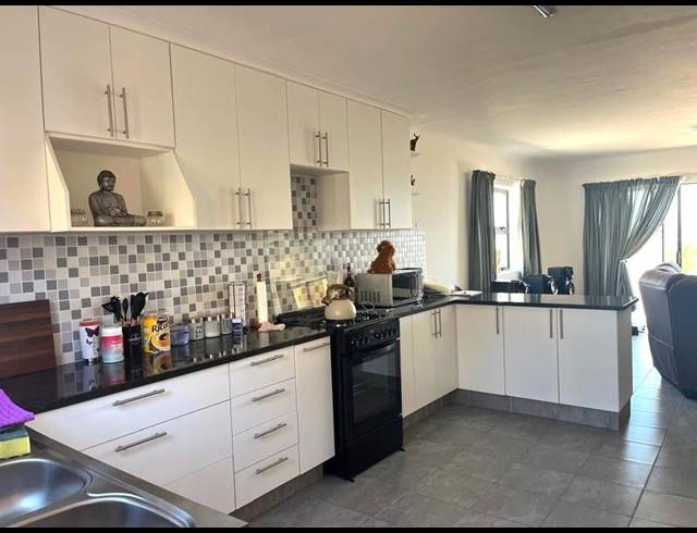 3 BEDROOM TOWNHOUSE FOR SALE IN MOSSEL BAY CENTRAL